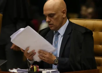 Moraes libera para julgamento denúncia contra Bolsonaro e outros sete