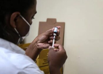 Vacina contra a Covid-19 será ofertada em unidades específicas; confira