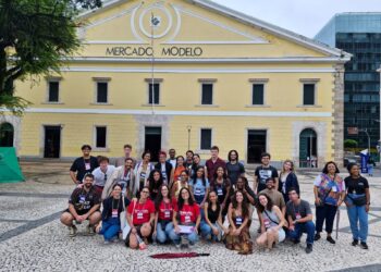 Universitários brasileiros e estrangeiros têm experiência turística imersiva em Salvador