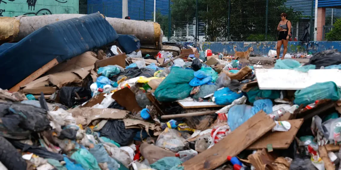 Câmara aprova multa para quem descartar lixo em vias públicas