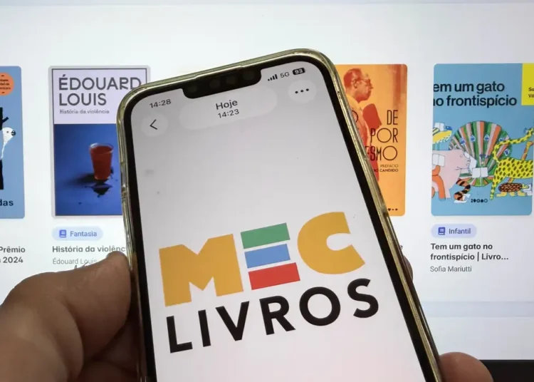 Saiba quais são os livros mais lidos no MEC Livros, que empresta 3 mil títulos por dia
