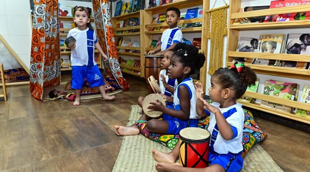 Escolas de Salvador são selecionadas para receber bebetecas antirracistas