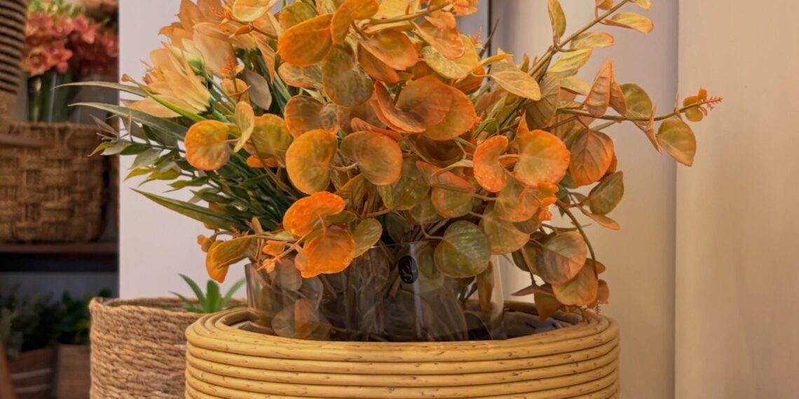 Flores permanentes ganham espaço na decoração: tendência ou economia?