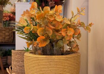 Flores permanentes ganham espaço na decoração: tendência ou economia?